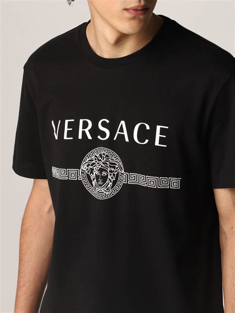 t shirt versace.